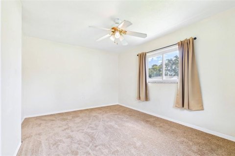 House in Seminole, Florida 3 bedrooms, 189.33 sq.m. № 2167800 - photo 27