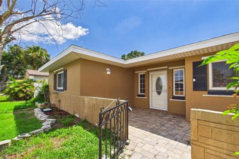 House in Seminole, Florida 3 bedrooms, 189.33 sq.m. № 2167800 - photo 2