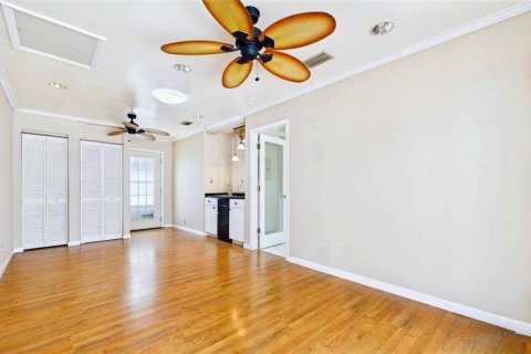 House in Seminole, Florida 3 bedrooms, 189.33 sq.m. № 2167800 - photo 16