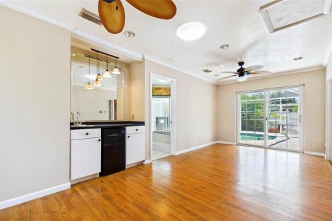 House in Seminole, Florida 3 bedrooms, 189.33 sq.m. № 2167800 - photo 18