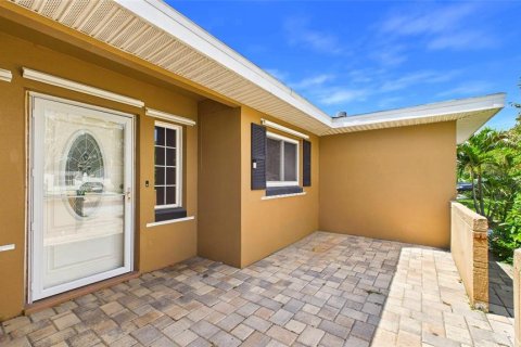 House in Seminole, Florida 3 bedrooms, 189.33 sq.m. № 2167800 - photo 3