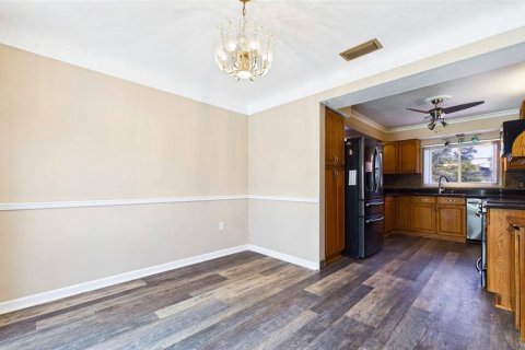 House in Seminole, Florida 3 bedrooms, 189.33 sq.m. № 2167800 - photo 8