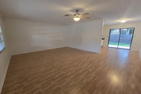 Casa en alquiler en Brandon, Florida, 3 dormitorios, 116.5 m2 № 2230207 - foto 2