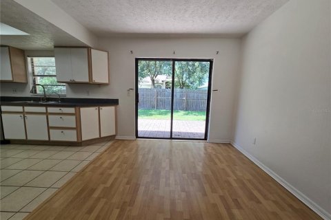 Casa en alquiler en Brandon, Florida, 3 dormitorios, 116.5 m2 № 2230207 - foto 4