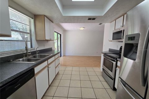 Casa en alquiler en Brandon, Florida, 3 dormitorios, 116.5 m2 № 2230207 - foto 6