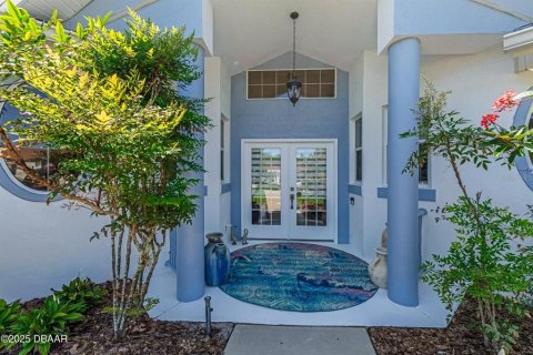 House in New Smyrna Beach, Florida 3 bedrooms, 282.52 sq.m. № 2210888 - photo 2