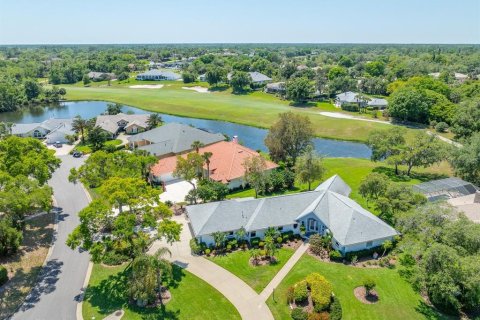 House in New Smyrna Beach, Florida 3 bedrooms, 282.52 sq.m. № 2210888 - photo 3