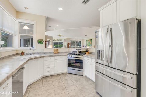 House in New Smyrna Beach, Florida 3 bedrooms, 282.52 sq.m. № 2210888 - photo 22