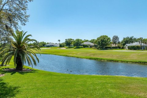 House in New Smyrna Beach, Florida 3 bedrooms, 282.52 sq.m. № 2210888 - photo 8
