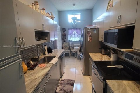 Townhouse in St. Lucie, Florida 2 bedrooms, 125.05 sq.m. № 1834151 - photo 8