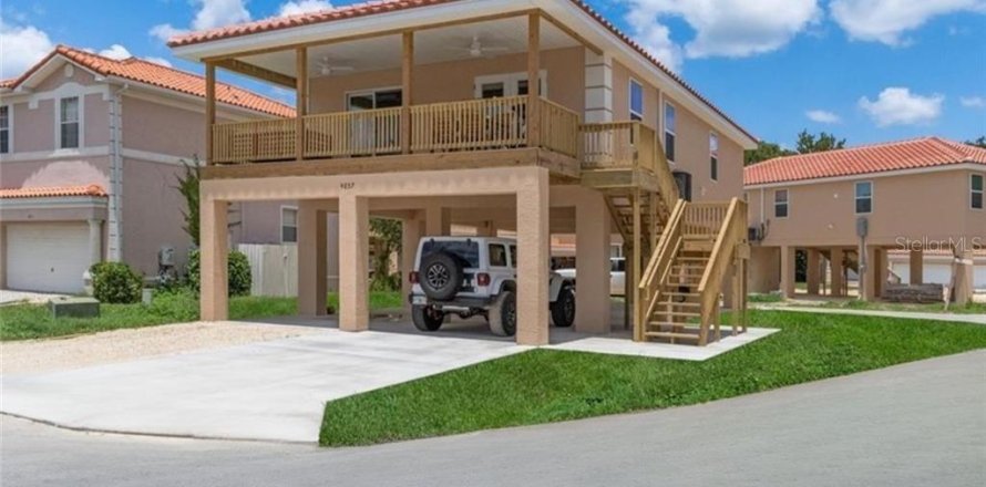 House in Homosassa, Florida 2 bedrooms, 113.99 sq.m. № 2233713