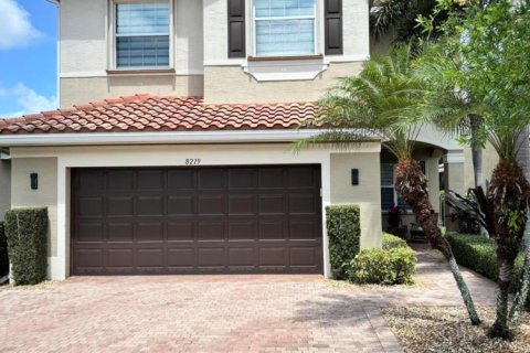 House in Boynton Beach, Florida 4 bedrooms, 248.05 sq.m. № 2334338