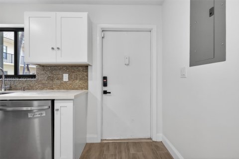 Condo in Hollywood, Florida, 2 bedrooms  № 2066852 - photo 3