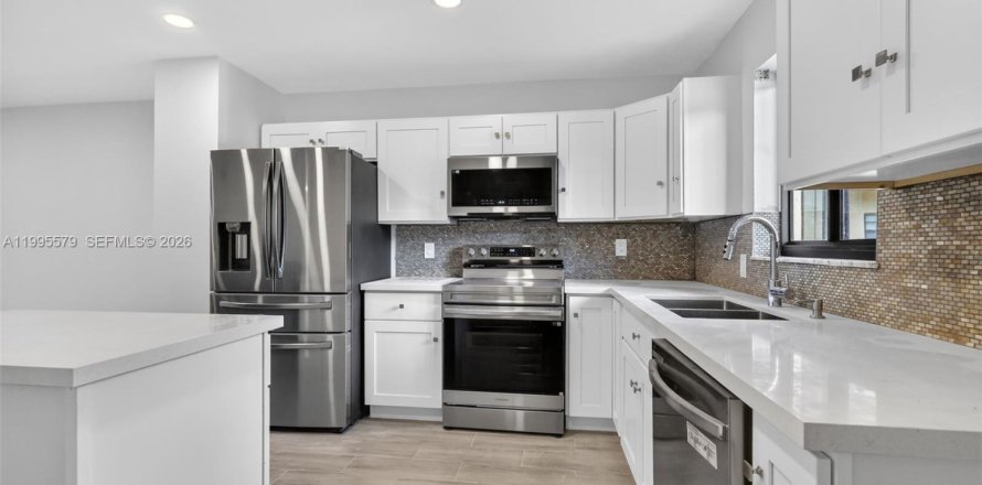 Condo in Hollywood, Florida, 2 bedrooms  № 2066852