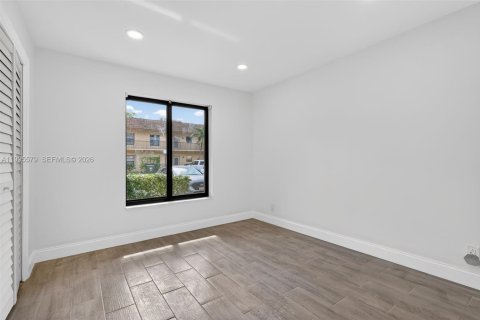 Condo in Hollywood, Florida, 2 bedrooms  № 2066852 - photo 8