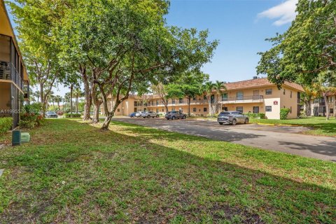 Condo in Hollywood, Florida, 2 bedrooms  № 2066852 - photo 29