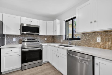 Condo in Hollywood, Florida, 2 bedrooms  № 2066852 - photo 4