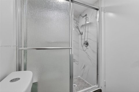 Condo in Hollywood, Florida, 2 bedrooms  № 2066852 - photo 20