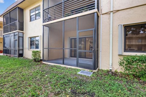 Condo in Hollywood, Florida, 2 bedrooms  № 2066852 - photo 24