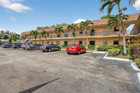 Condo in Hollywood, Florida, 2 bedrooms  № 2066852 - photo 28