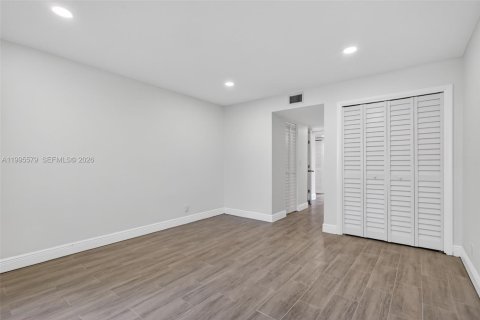 Condo in Hollywood, Florida, 2 bedrooms  № 2066852 - photo 15