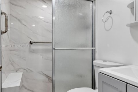 Condo in Hollywood, Florida, 2 bedrooms  № 2066852 - photo 12