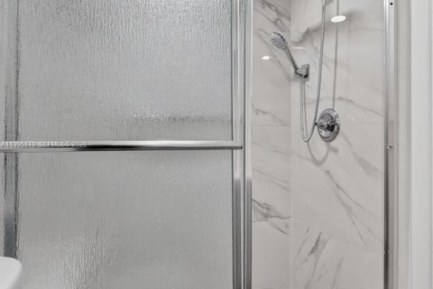 Condo in Hollywood, Florida, 2 bedrooms  № 2066852 - photo 19