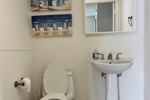 Снять в аренду кондоминиум в Санни-Айлс-Бич, Флорида 2 спальни, 148.83м2, № 1951536 - фото 30