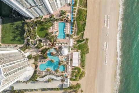 Купить кондоминиум в Санни-Айлс-Бич, Флорида 51.19м2, № 1959696 - фото 4