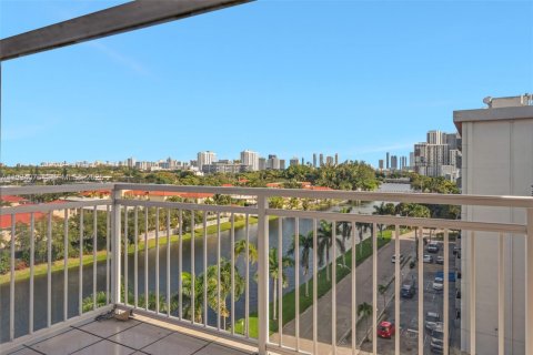 Copropriété à vendre à North Miami Beach, Floride: 2 chambres, 103.31 m2 № 1994473 - photo 10