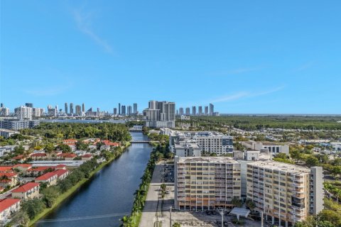 Copropriété à vendre à North Miami Beach, Floride: 2 chambres, 103.31 m2 № 1994473 - photo 18