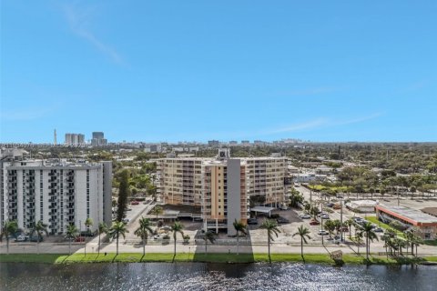 Copropriété à vendre à North Miami Beach, Floride: 2 chambres, 103.31 m2 № 1994473 - photo 22