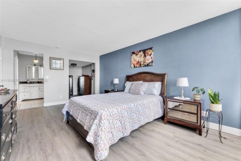 Copropriété à vendre à North Miami Beach, Floride: 2 chambres, 103.31 m2 № 1994473 - photo 13