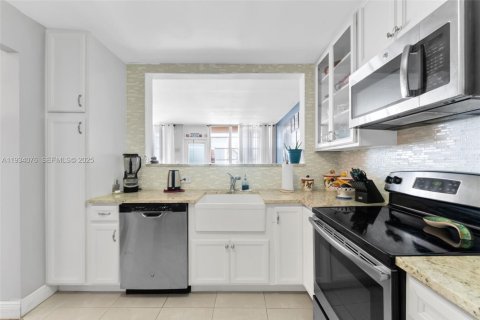 Copropriété à vendre à North Miami Beach, Floride: 2 chambres, 103.31 m2 № 1994473 - photo 6
