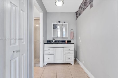 Copropriété à vendre à North Miami Beach, Floride: 2 chambres, 103.31 m2 № 1994473 - photo 15