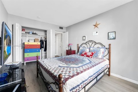 Copropriété à vendre à North Miami Beach, Floride: 2 chambres, 103.31 m2 № 1994473 - photo 11