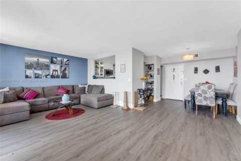 Copropriété à vendre à North Miami Beach, Floride: 2 chambres, 103.31 m2 № 1994473 - photo 3