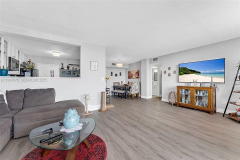 Copropriété à vendre à North Miami Beach, Floride: 2 chambres, 103.31 m2 № 1994473 - photo 4