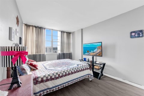 Copropriété à vendre à North Miami Beach, Floride: 2 chambres, 103.31 m2 № 1994473 - photo 9