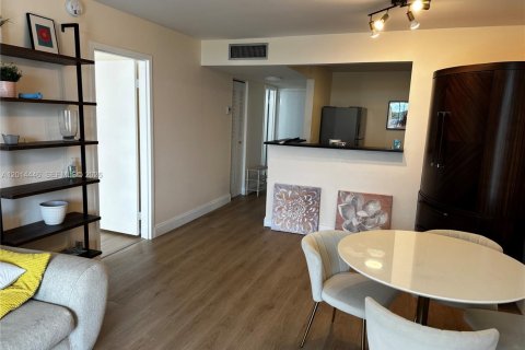 Copropriété à louer à North Miami Beach, Floride: 1 chambre, 78.22 m2 № 2076434 - photo 3
