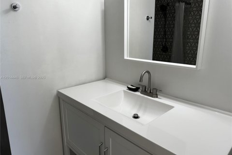 Copropriété à louer à North Miami Beach, Floride: 1 chambre, 78.22 m2 № 2076434 - photo 8