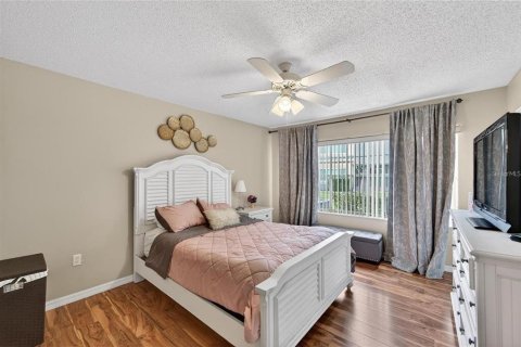 Condo in Valrico, Florida, 3 bedrooms  № 2225408 - photo 19