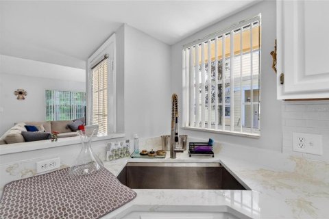 Condo in Valrico, Florida, 3 bedrooms  № 2225408 - photo 7
