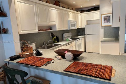 Купить кондоминиум в Исламорада, Вилладж оф Айлендс, Флорида 2 спальни, № 2006581 - фото 3