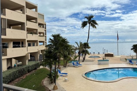 Кондоминиум с 2 спальнями в Исламорада, Вилладж оф Айлендс, Флорида № 2006581