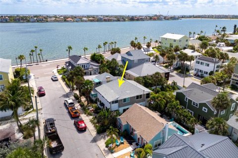 Casa en venta en Saint Pete Beach, Florida, 3 dormitorios, 208.29 m2 № 2377517 - foto 6