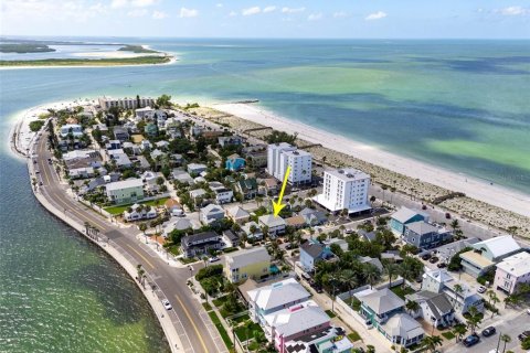 Casa en venta en Saint Pete Beach, Florida, 3 dormitorios, 208.29 m2 № 2377517 - foto 3