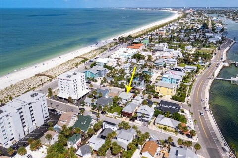 Casa en venta en Saint Pete Beach, Florida, 3 dormitorios, 208.29 m2 № 2377517 - foto 4