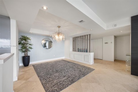Condo in Miami, Florida, 2 bedrooms  № 1944149 - photo 8