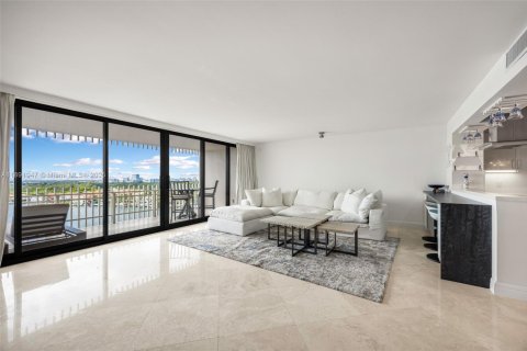 Condo in Miami, Florida, 2 bedrooms  № 1944149 - photo 5
